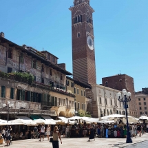 piazza-delle-erbe-torre-verona