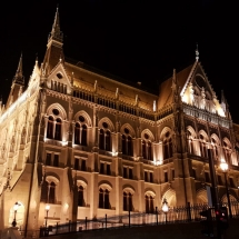parlament-v-budapesti-noc
