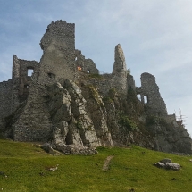 zrucanina-gotickeho-hradu-hrusov
