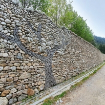 oporny-mur-so-zobrazenym-stromom